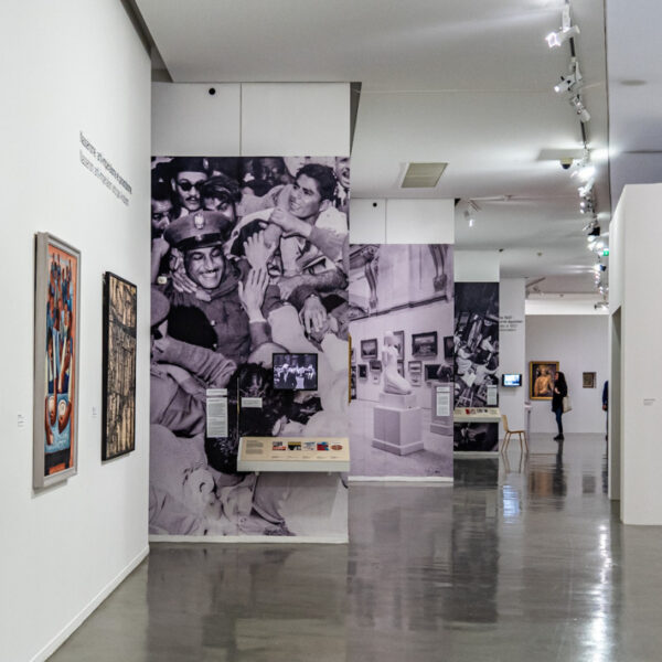 L’exposition « Présences arabes : Art moderne et décolonisation. Paris 1908-1988 » est à découvrir jusqu’au 25 août 2024 au musée d’Art moderne de Paris (©Sortir à Paris).